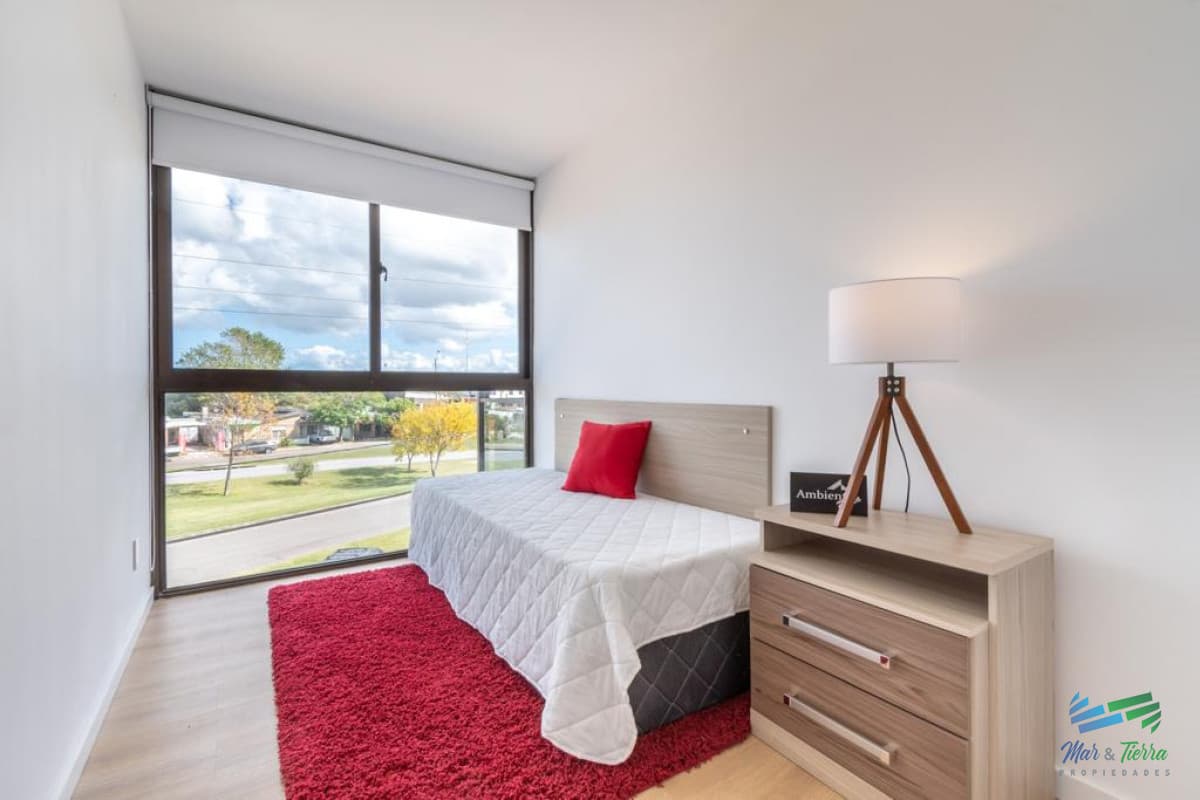 En venta apartamento nuevo con renta, 2 dormitorios con cochera, en Maldonado