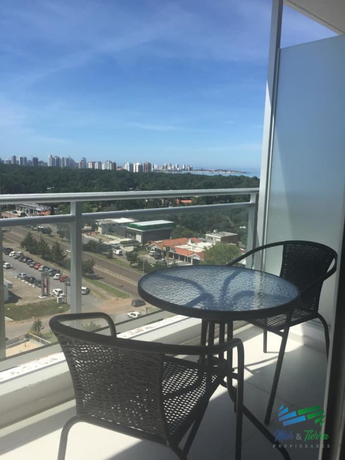 ALQUILER ANUAL, TORRE CON SERVICIOS, 1 DORMITORIO, PUNTA DEL ESTE