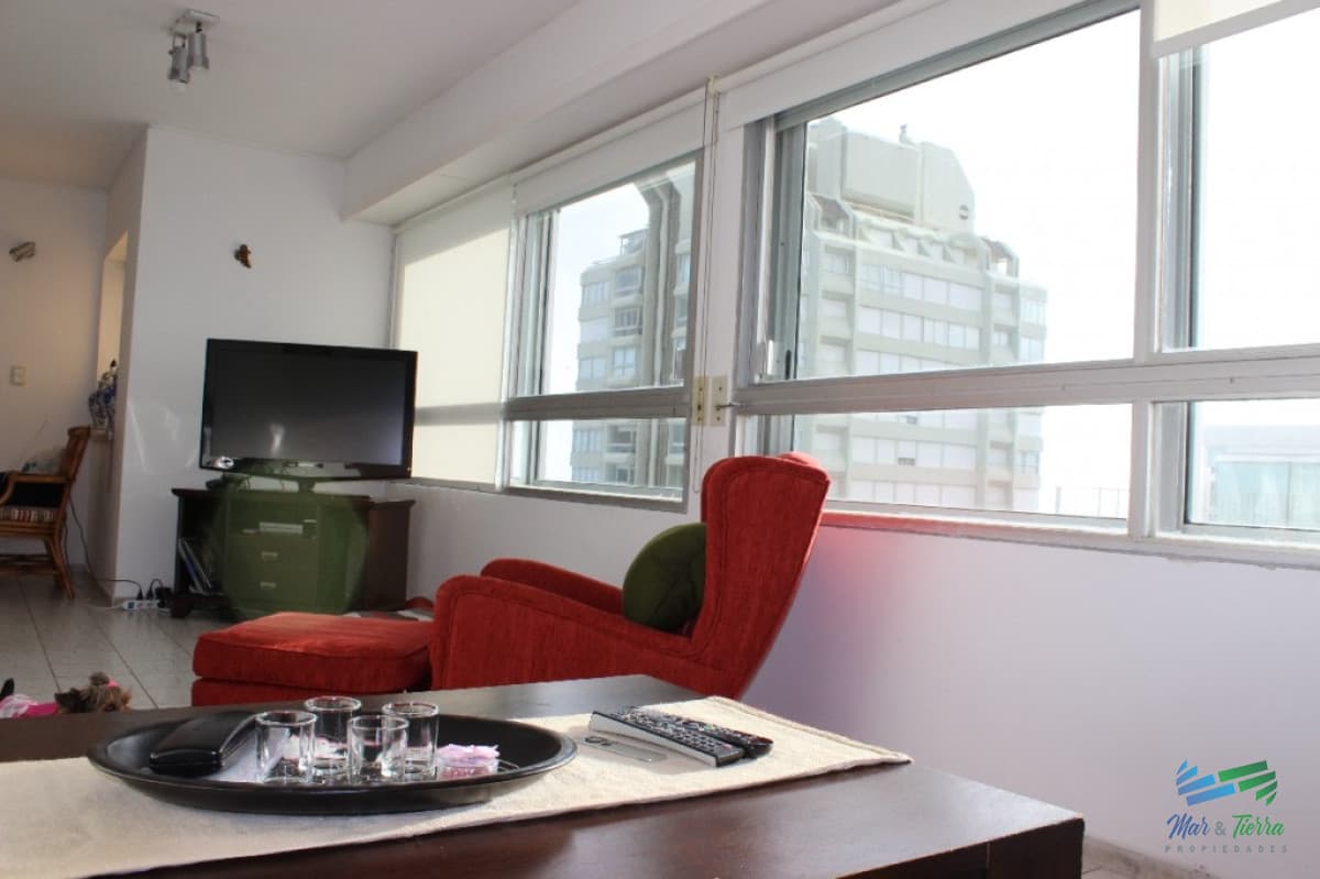 EN VENTA.. PISO ALTO CON VISTA AL PUERTO Y LA BRAVA !! MUY LUMINOSO