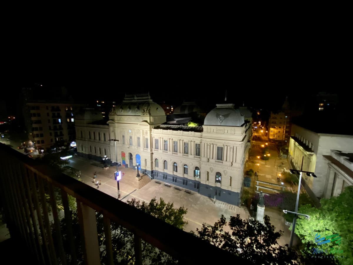 Vendo apartamento, estudio, oficina, 1 dormitorio piso alto, centro de Montevideo