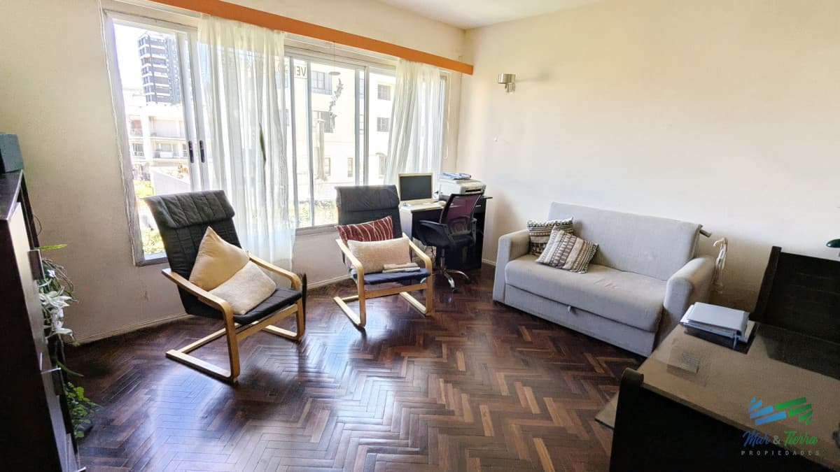 Venta apartamento un dormitorio con cochera en la península