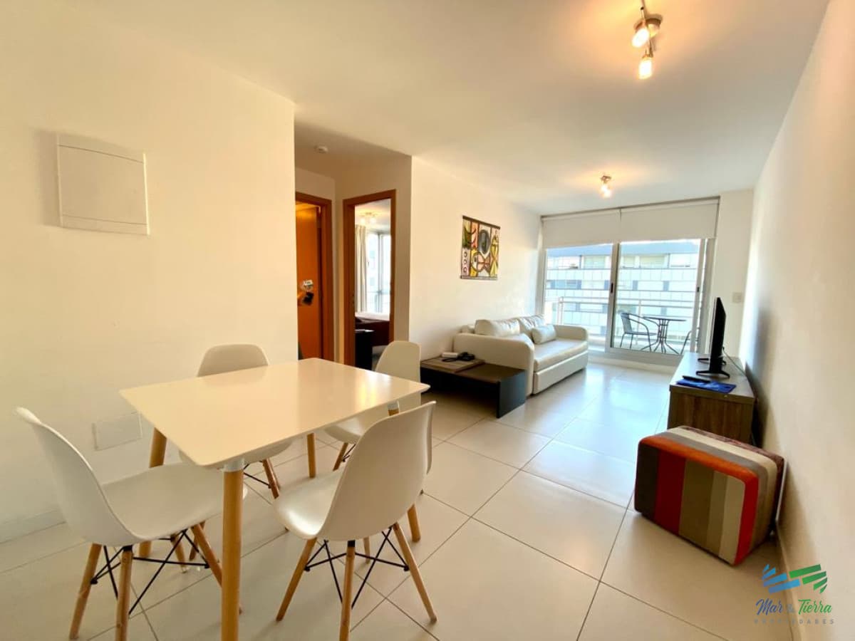 ALQUILER ANUAL, EDIFICIO CON SERVICIOS, 1 DORMITORIO, PUNTA DEL ESTE-