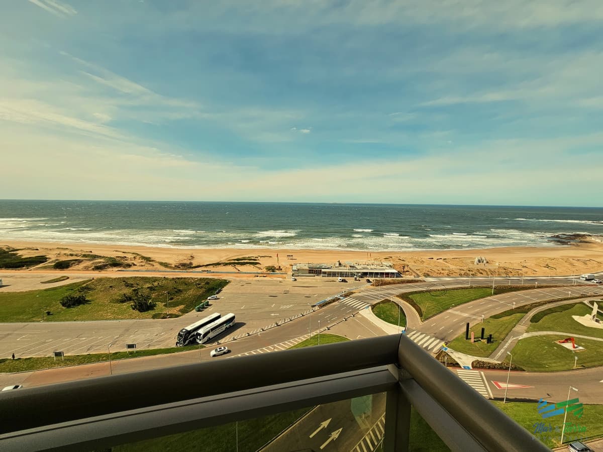 Apartamento en alquiler temporada 2026, frente a la playa, full amenities.