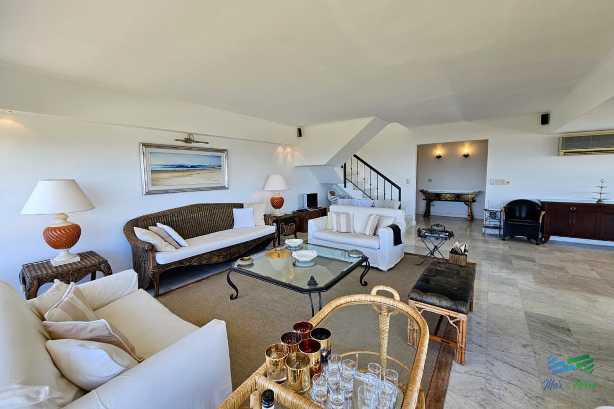 APARTAMENTO CON 3 DORMITORIOS Y SERVICIO, PARRILLERO PROPIO, JACUZZI, VISTA AL MAR, RINCÓN DEL INDIO, PUNTA DEL ESTE