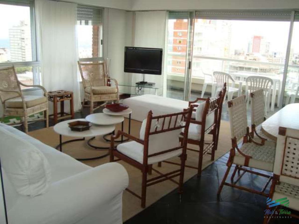 Vendo apartamento 3 dormitorios con vista al Puerto en Peninsula, Punta del Este.