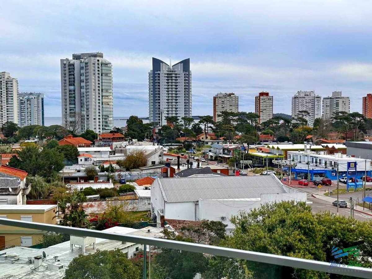 Vendo apartamento monoambiente a estrenar, con buenos servicios, en Punta del Este