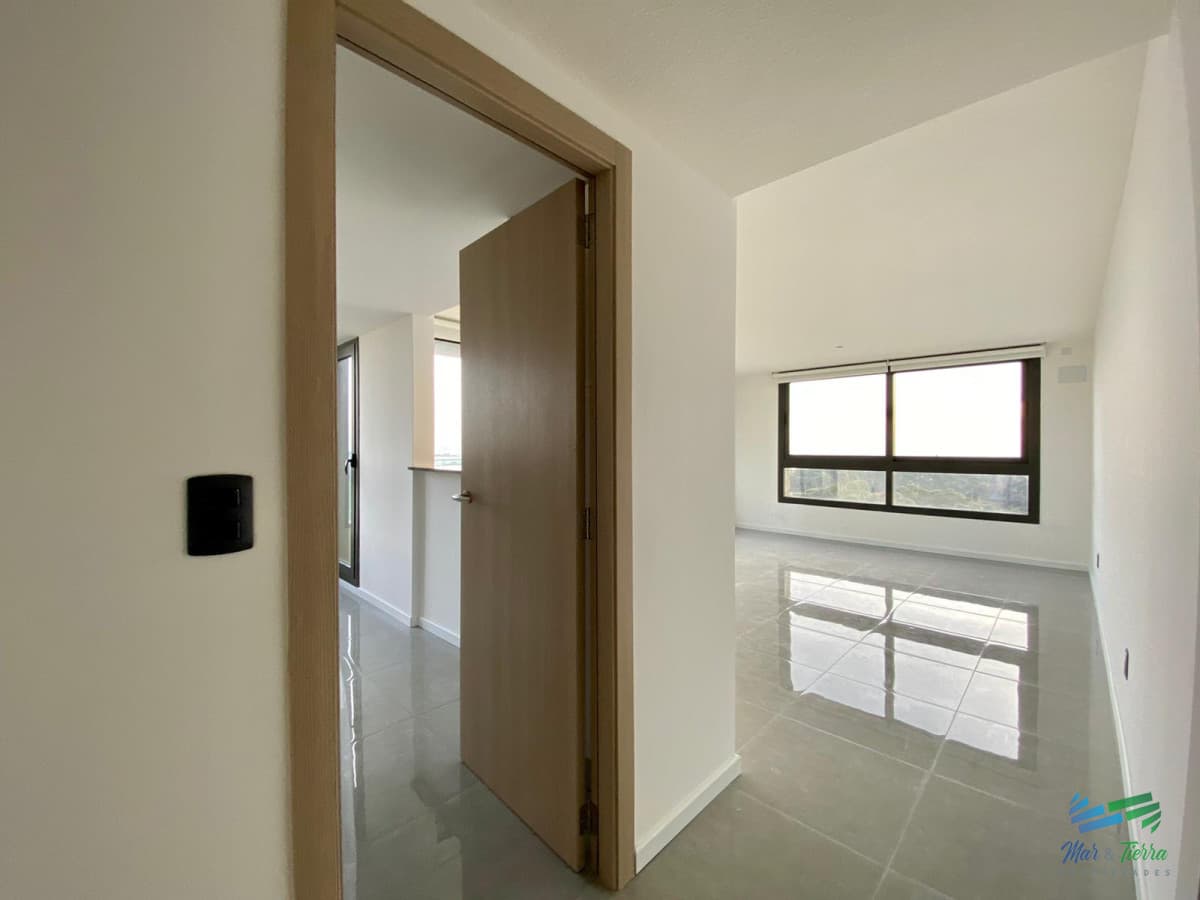 Alquiler anual apartamento 2 dormitorios con servicios en Roosevelt, Punta del Este