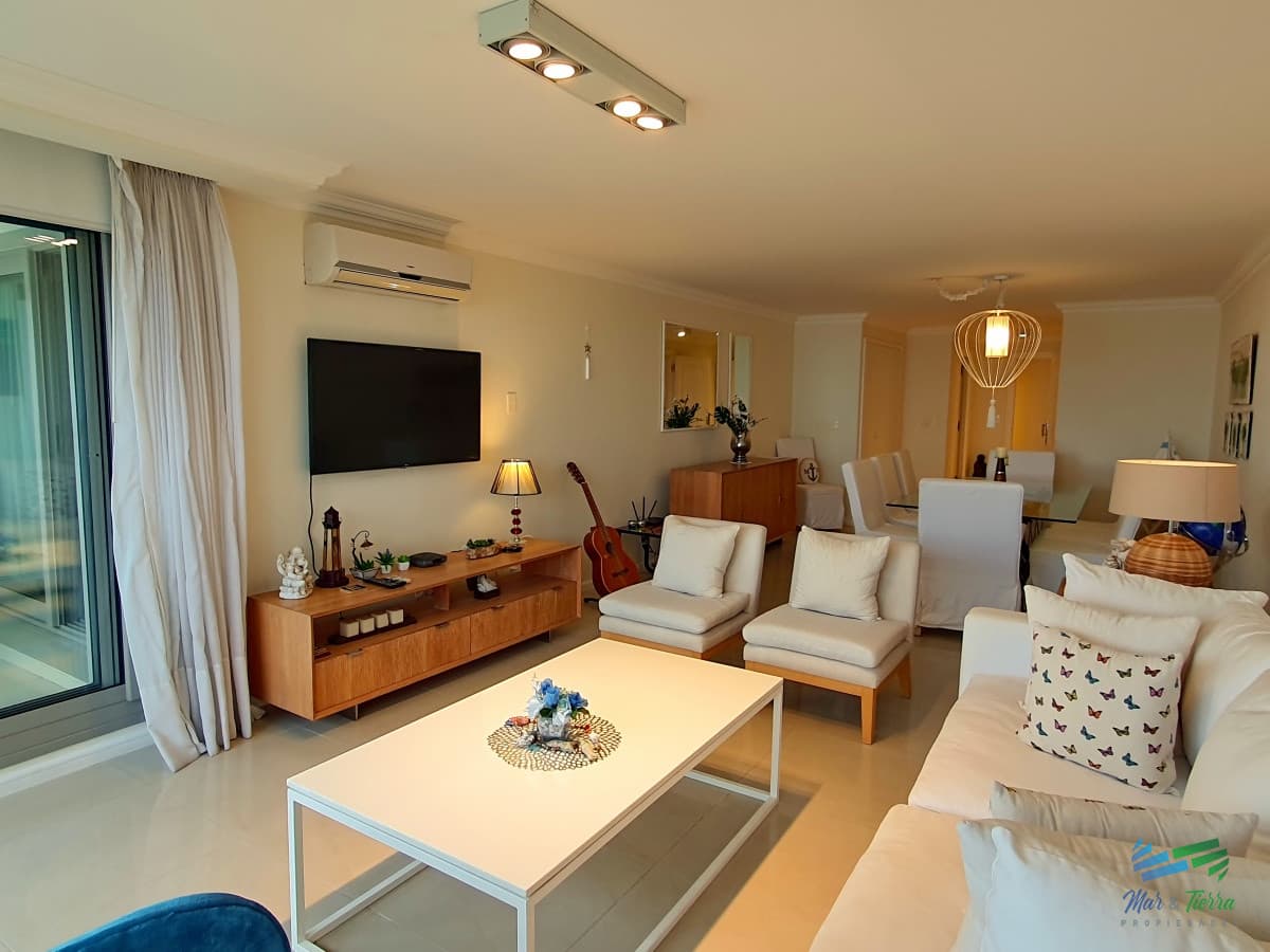 Vendo apartamento 3 dormitorios en Torre Imperiale, primera linea brava, vista al mar, excelentes amenities, Punta del Este.