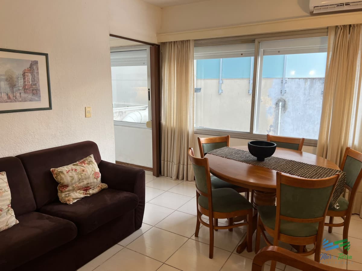 Alquiler de Verano: Cómodo Apartamento de 2 Dormitorios a Pasos del Puerto de Punta del Este