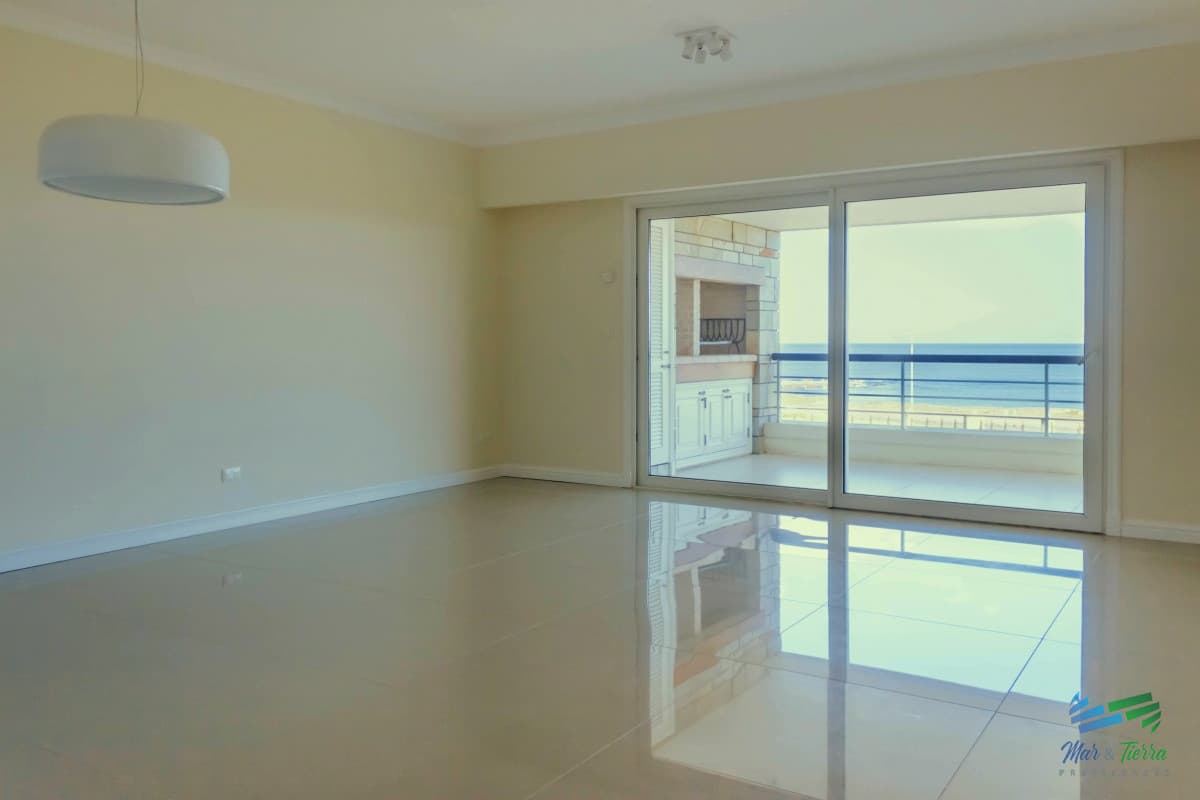 Venta de Apartamento 2 DORMITORIOS en Playa Mansa, Punta del Este