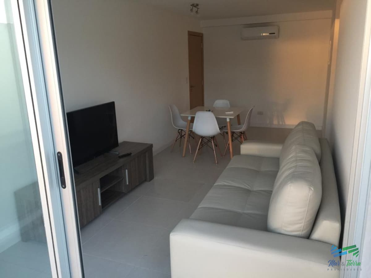 ALQUILER ANUAL, TORRE CON SERVICIOS, 1 DORMITORIO, PUNTA DEL ESTE