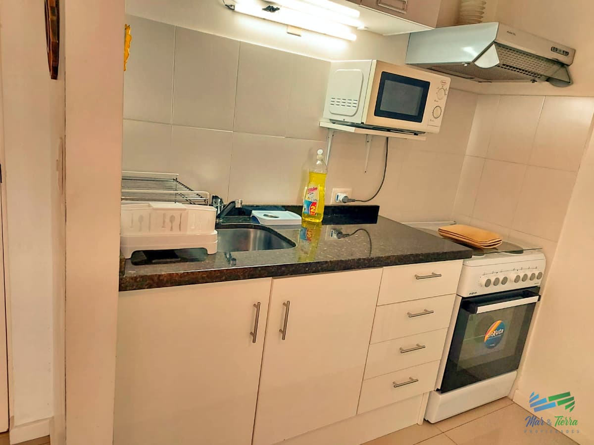 Venta de apartamento un dormitorio y medio en Maldonado, centro.