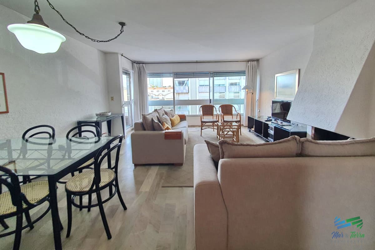 En venta apartamento 3 dormitorios con parrillero propio y piscina en Peninsula, Punta del Este