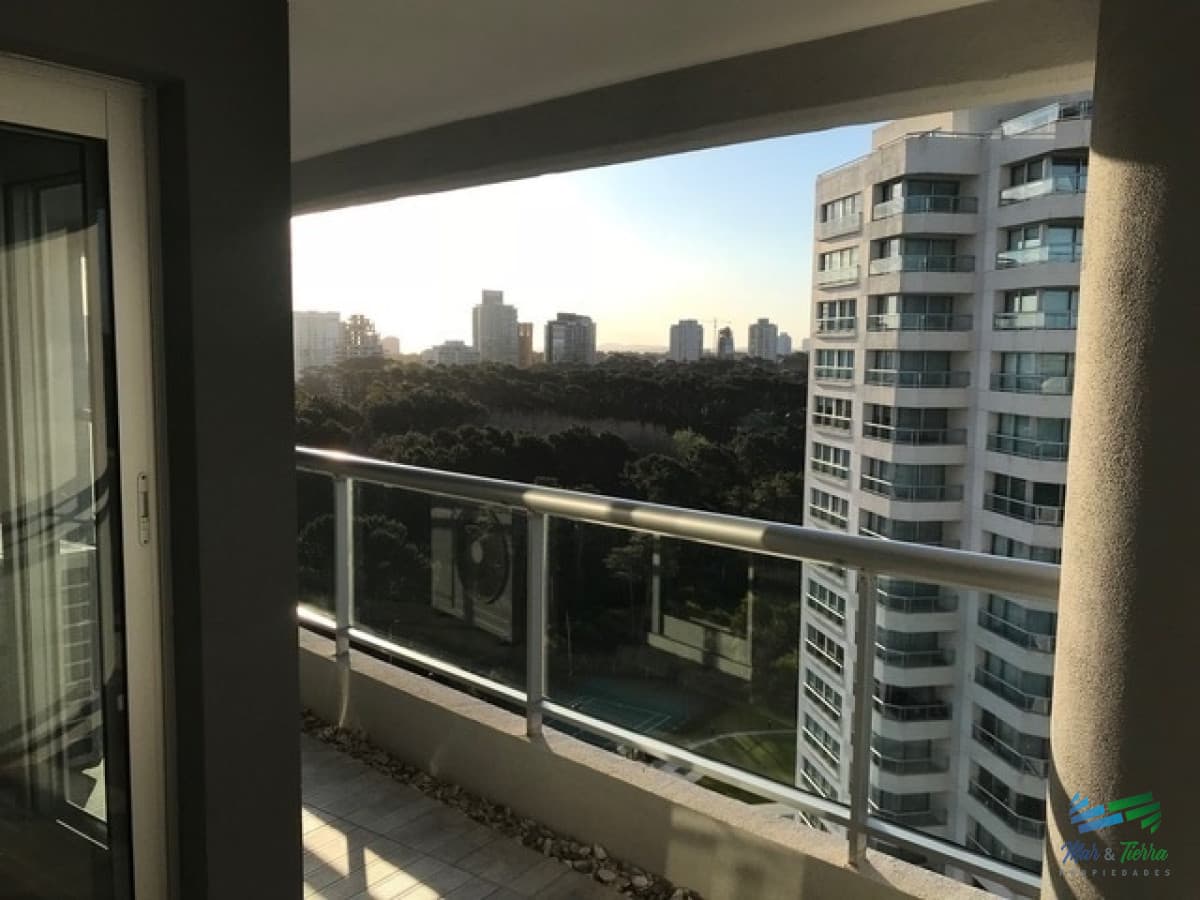 En venta.. piso alto, torre con todos los servicios.