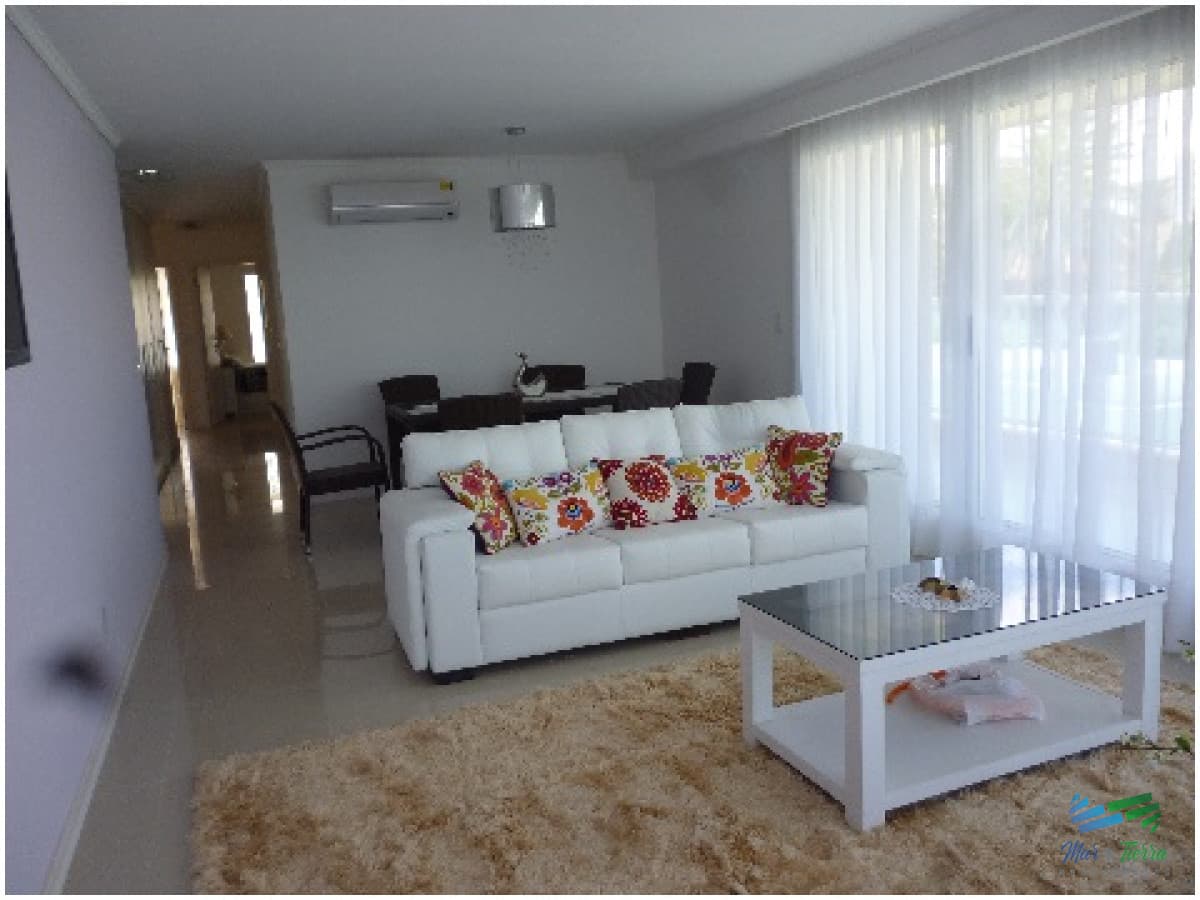 Apartamento de 3 dormitorios, cerca de Enjoy, Punta del Este