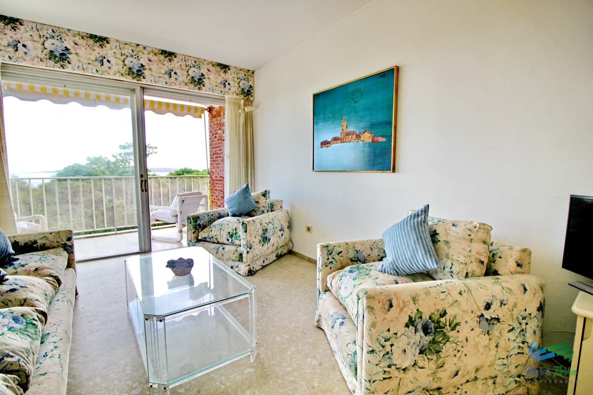 En venta apartamento 3 dormitorios en primera linea sobre Playa Mansa, Punta del Este.