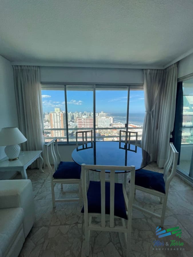 Alquile ya!!! Apartamento en el corazón de la Península, Punta del Este.