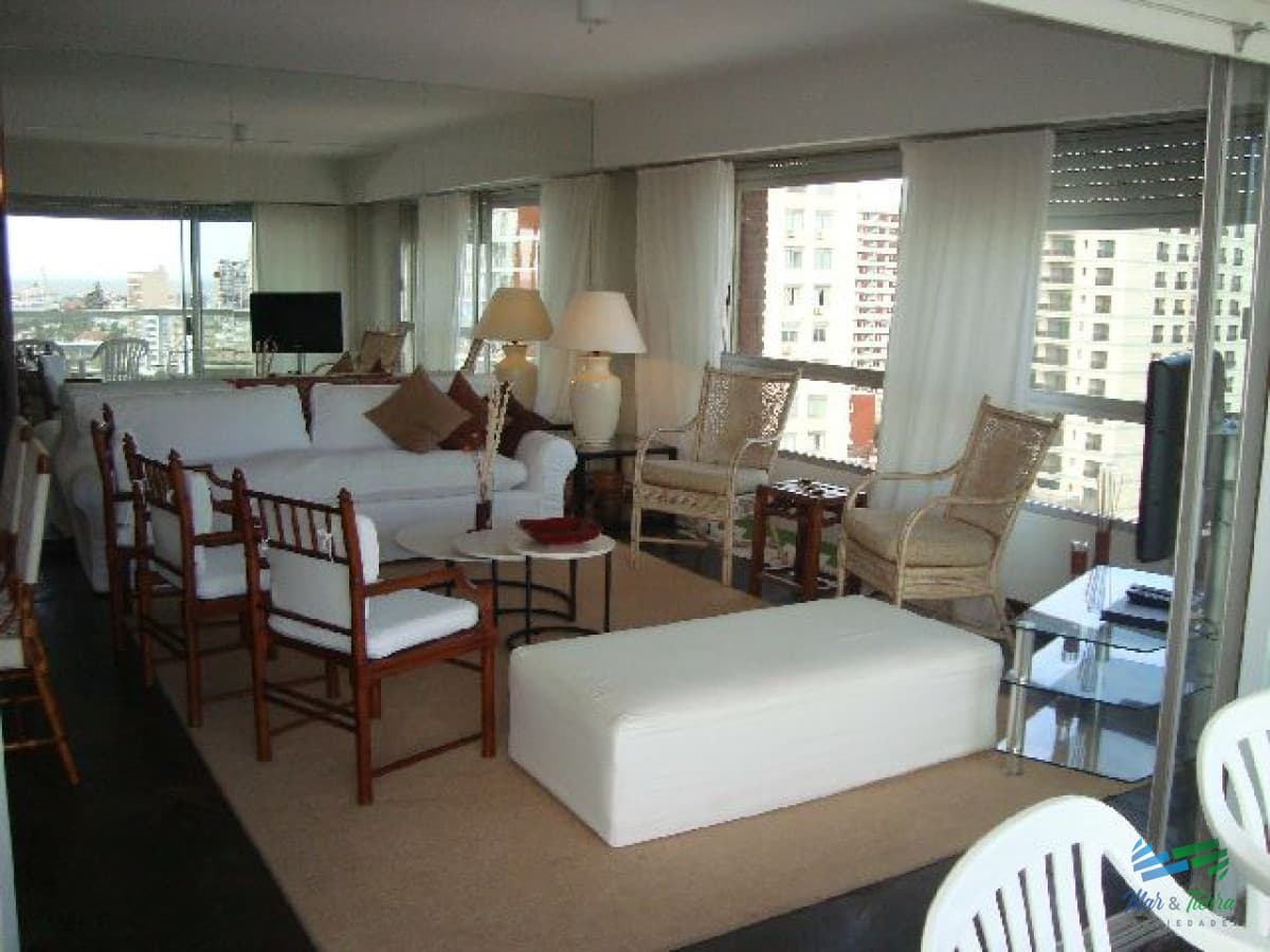 Vendo apartamento 3 dormitorios con vista al Puerto en Peninsula, Punta del Este.