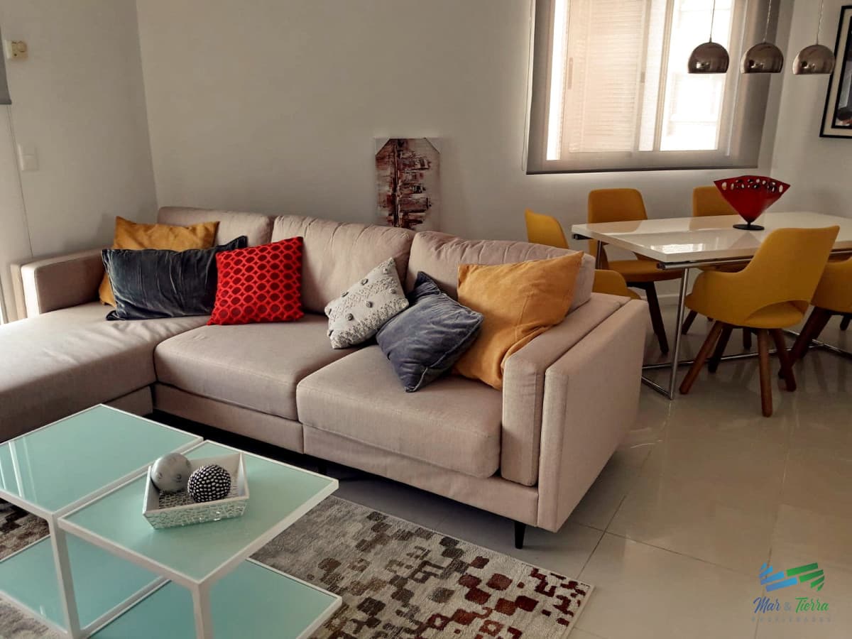 Apartamento en Roosevelt, 2 dormitorios, edificio con servicios, temporada 2025
