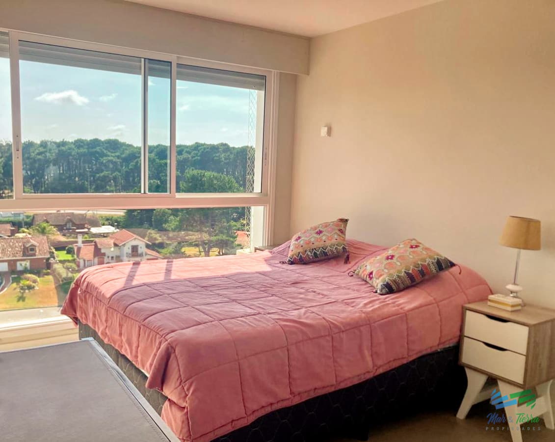 APARTAMENTO EN VENTA, DOS DORMITORIOS, EN TORRE CON SERVICIOS.
