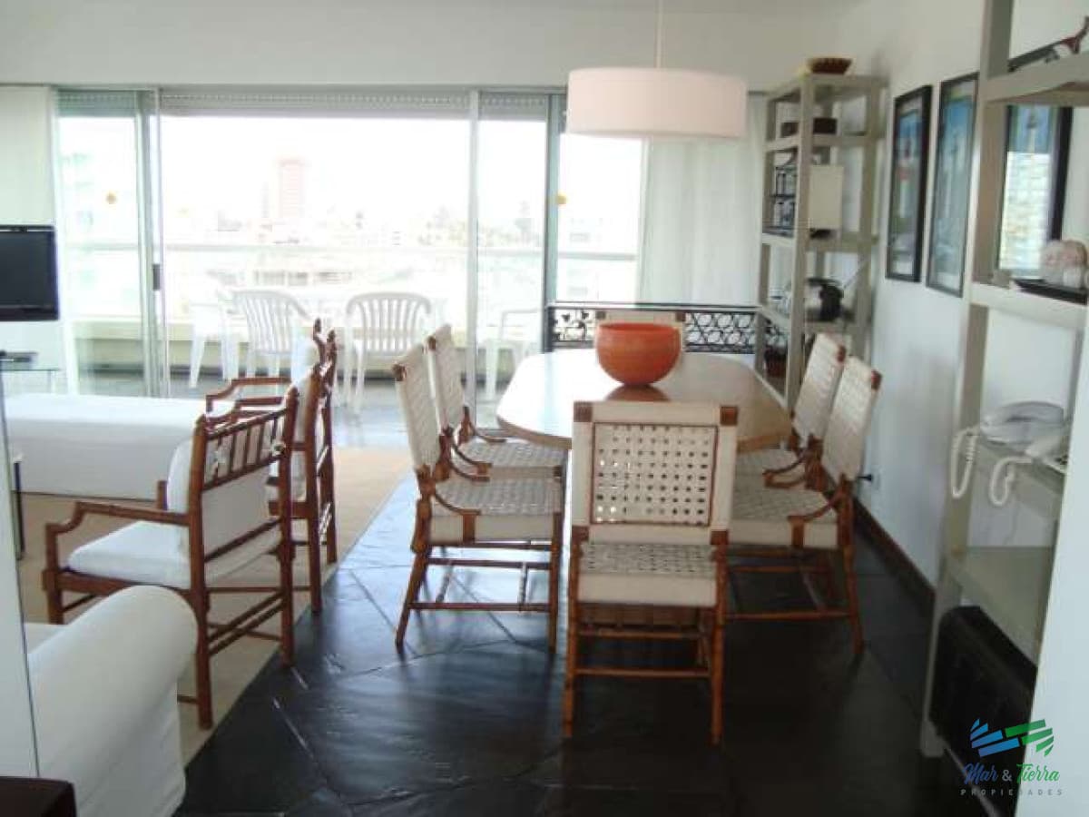 Vendo apartamento 3 dormitorios con vista al Puerto en Peninsula, Punta del Este.