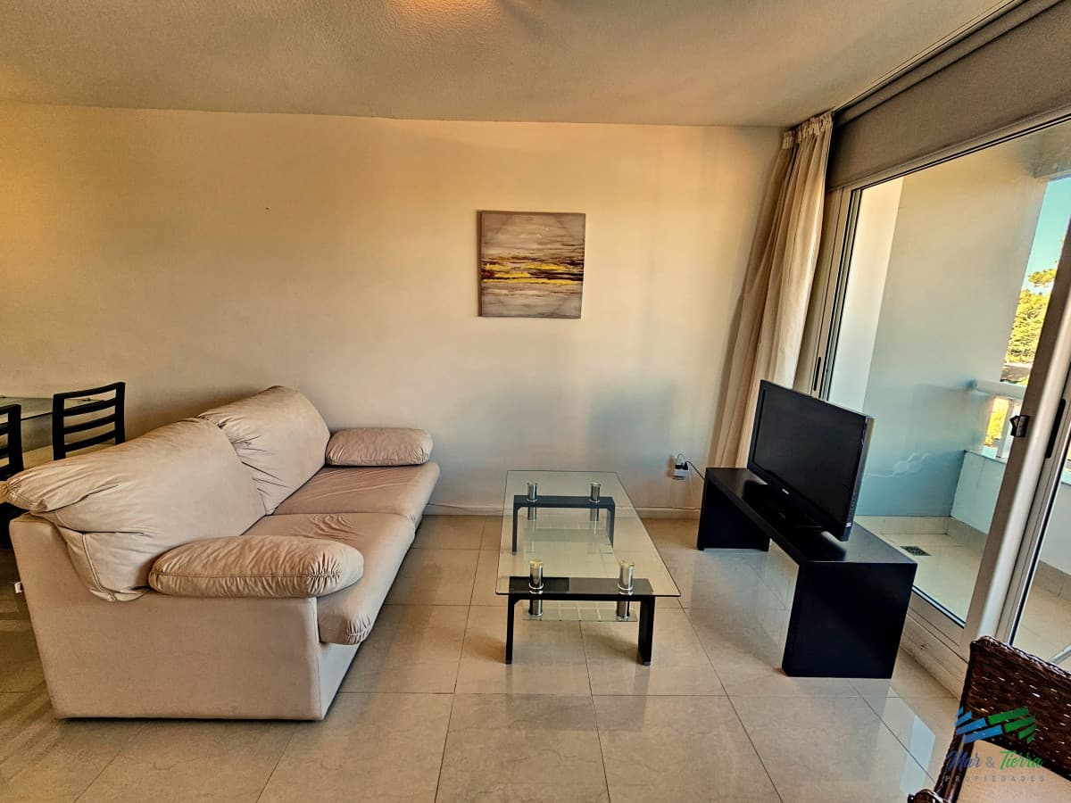 En venta apartamento 1 dormitorio con servicios en Roosevelt, Punta del Este