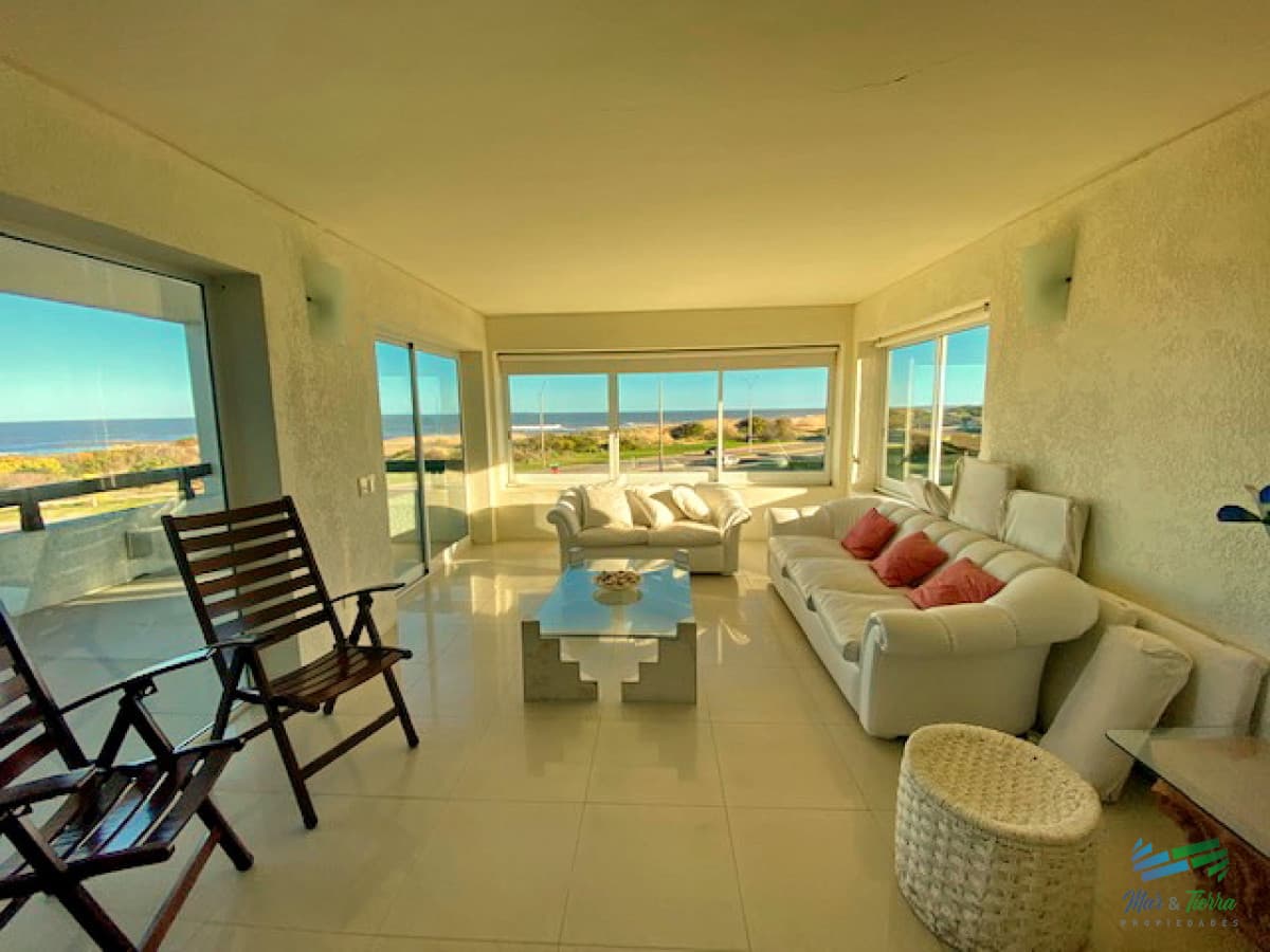 Apartamento de 3 dormitorios con vista al mar ,Punta del Este