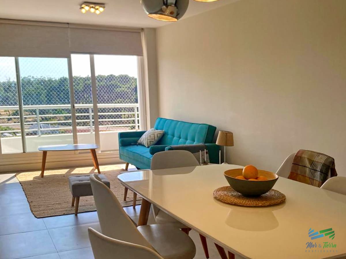 APARTAMENTO EN VENTA, DOS DORMITORIOS, EN TORRE CON SERVICIOS.