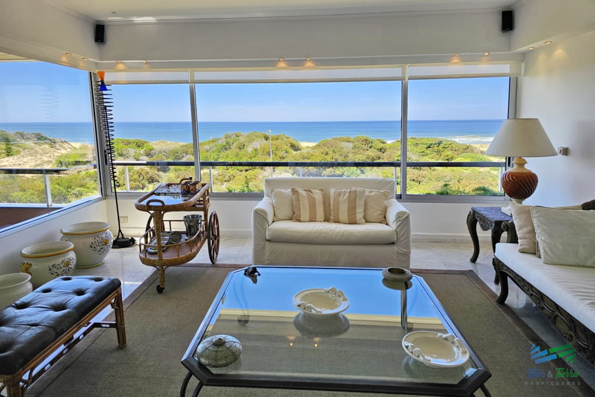 APARTAMENTO CON 3 DORMITORIOS Y SERVICIO, PARRILLERO PROPIO, JACUZZI, VISTA AL MAR, RINCÓN DEL INDIO, PUNTA DEL ESTE