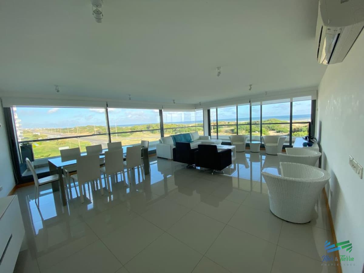 Vendo apartamento 3 dormitorios en brava frente al mar, Punta del Este.