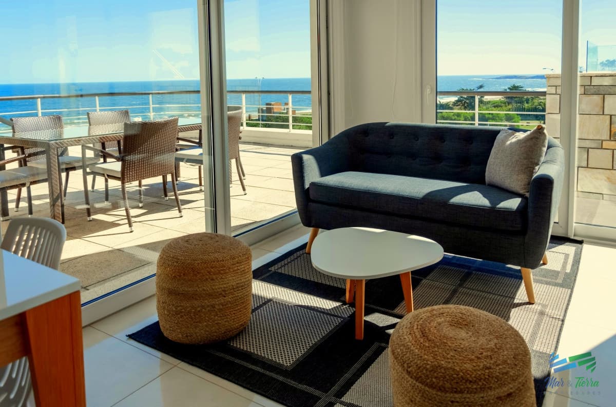 VENTA de Pent Huse sobre playa Mansa de 4 suites con todos los servicios