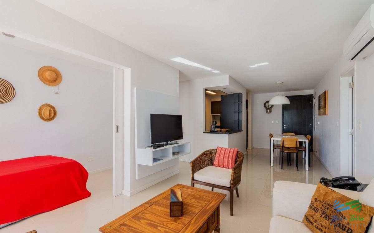 Venta apartamento de 2 dormitorios y medio con gran terraza en Playa Brava Punta del este