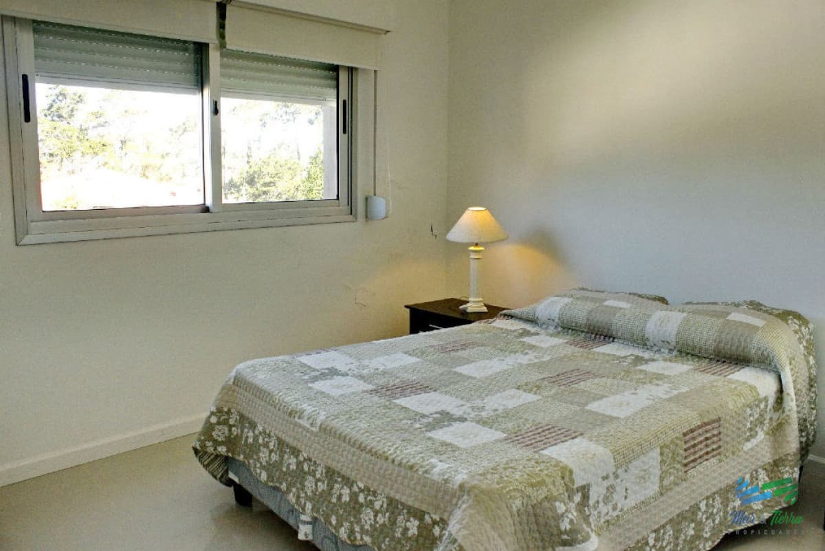 En venta apartamento 2 dormitorios con parrillero propio y piscina en San Rafael, Punta del Este.