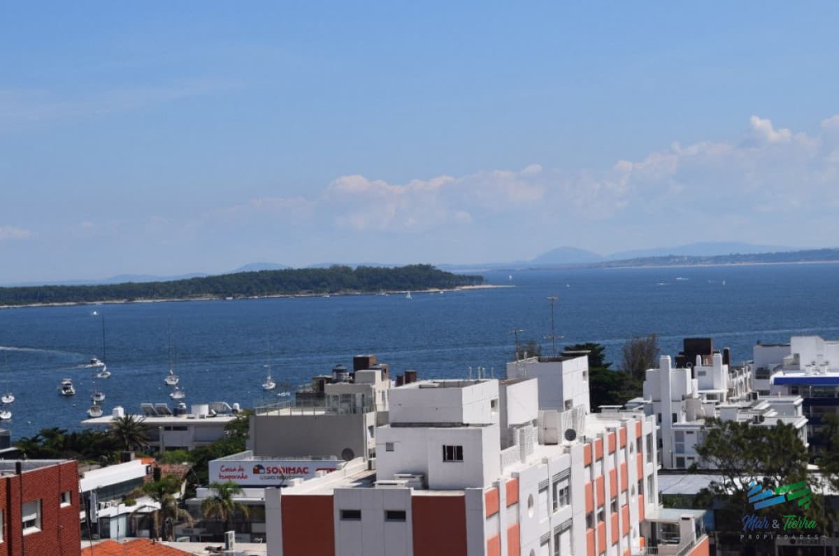 SE VENDE APARTAMENTO 1 DORMITORIO EN PENINSULA, PUNTA DEL ESTE CON MUY LINDA VISTA.