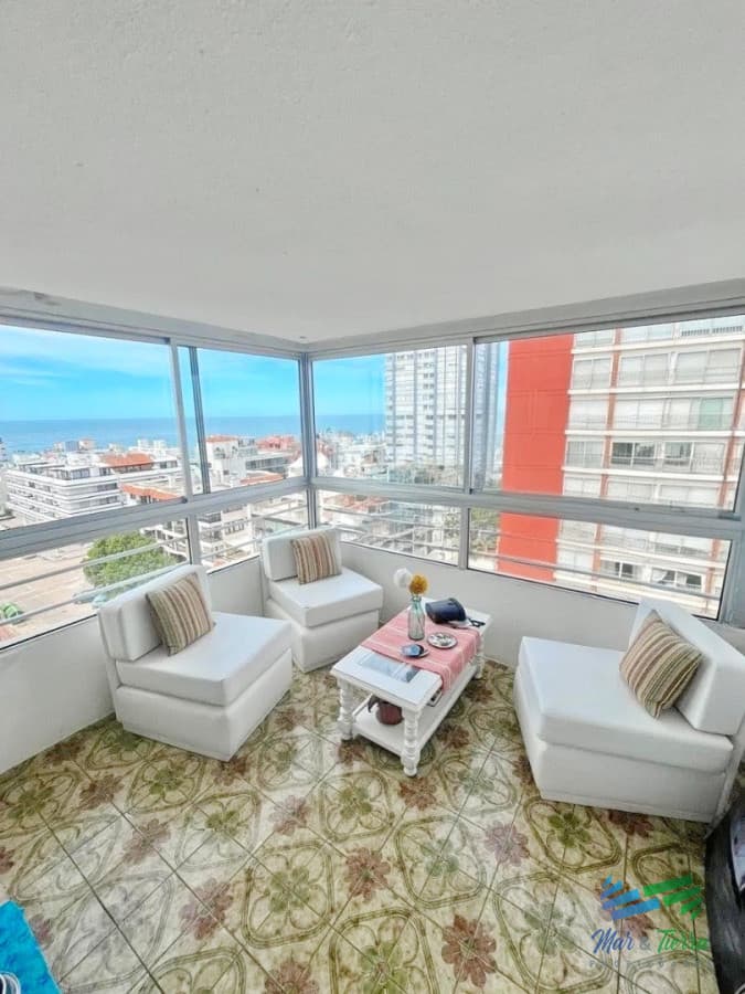 Venta de apartamento 2 y medio dormitorios en la península Punta del este
