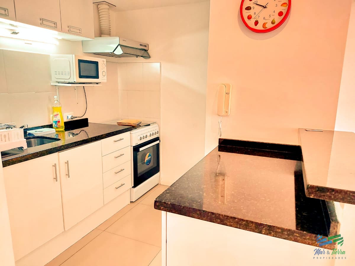 Venta de apartamento un dormitorio y medio en Maldonado, centro.