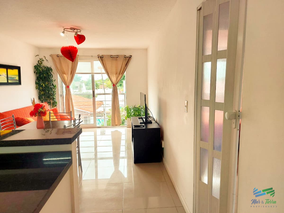 Venta de apartamento un dormitorio y medio en Maldonado, centro.