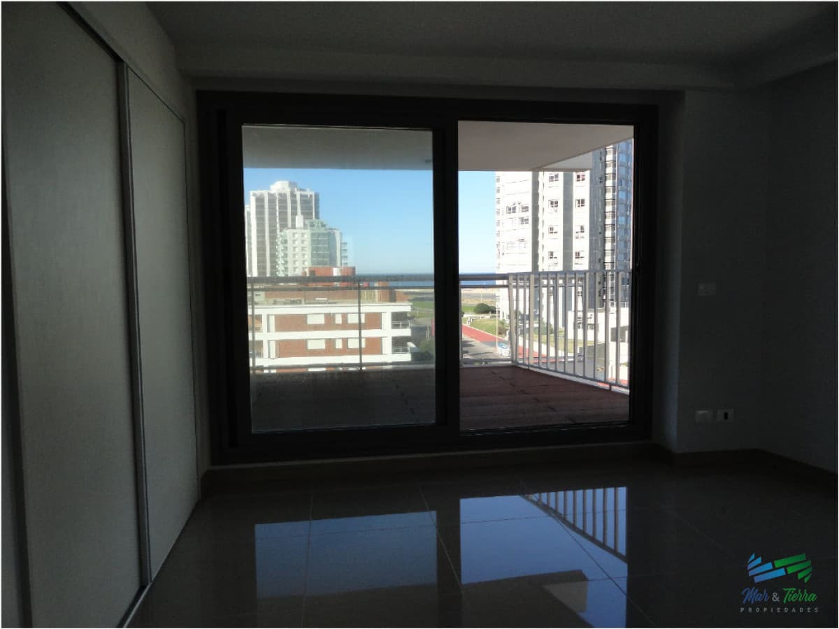Apartamento en Brava, 2 dormitorios *