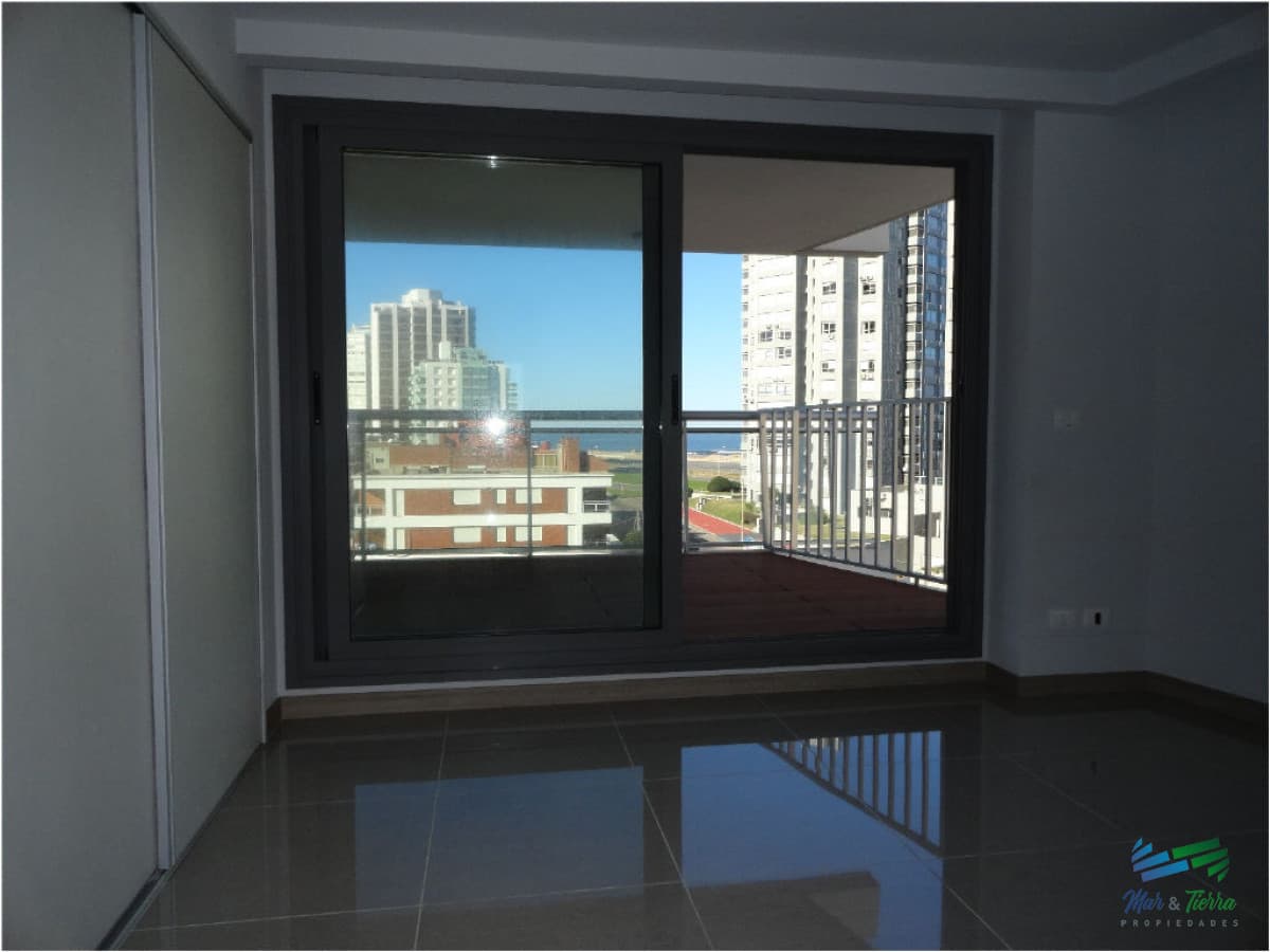 Apartamento en Brava, 2 dormitorios *