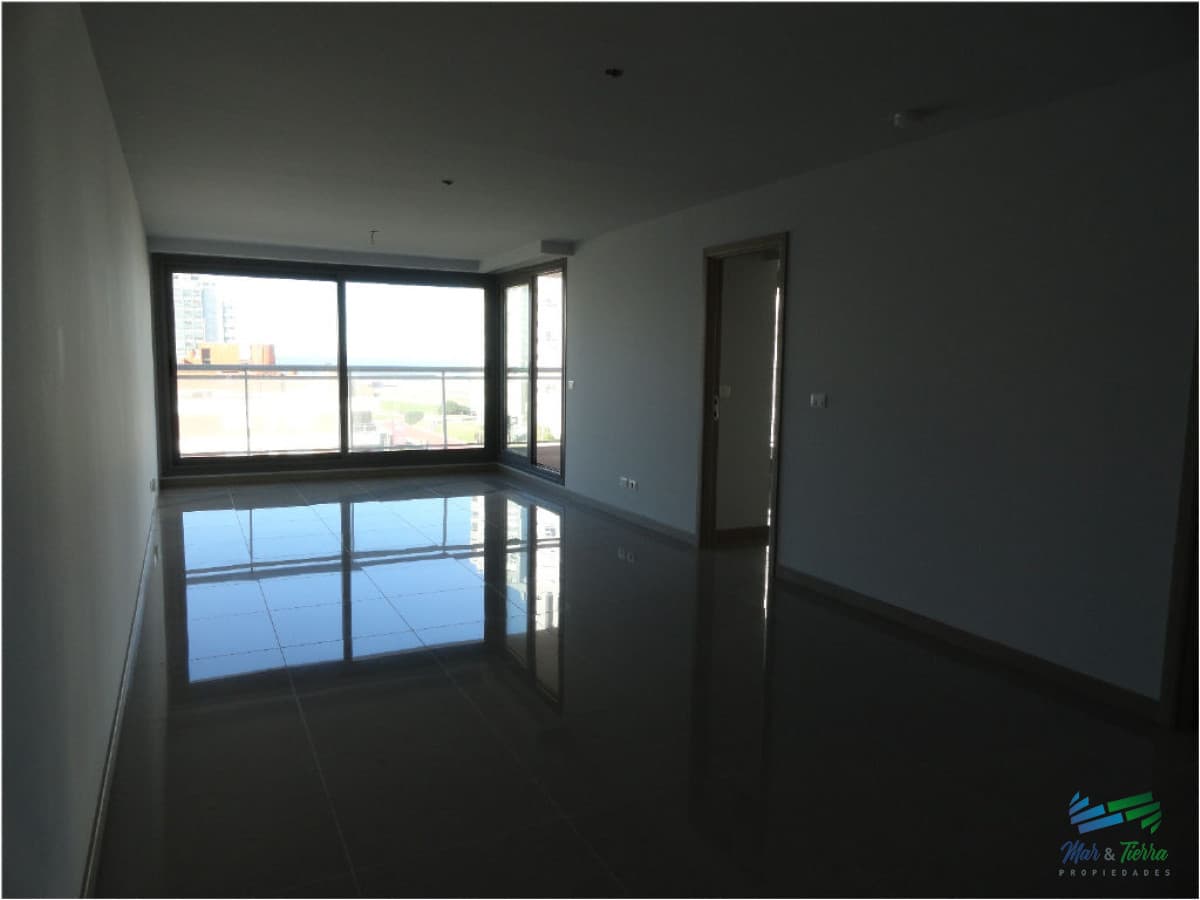 Apartamento en Brava, 2 dormitorios *