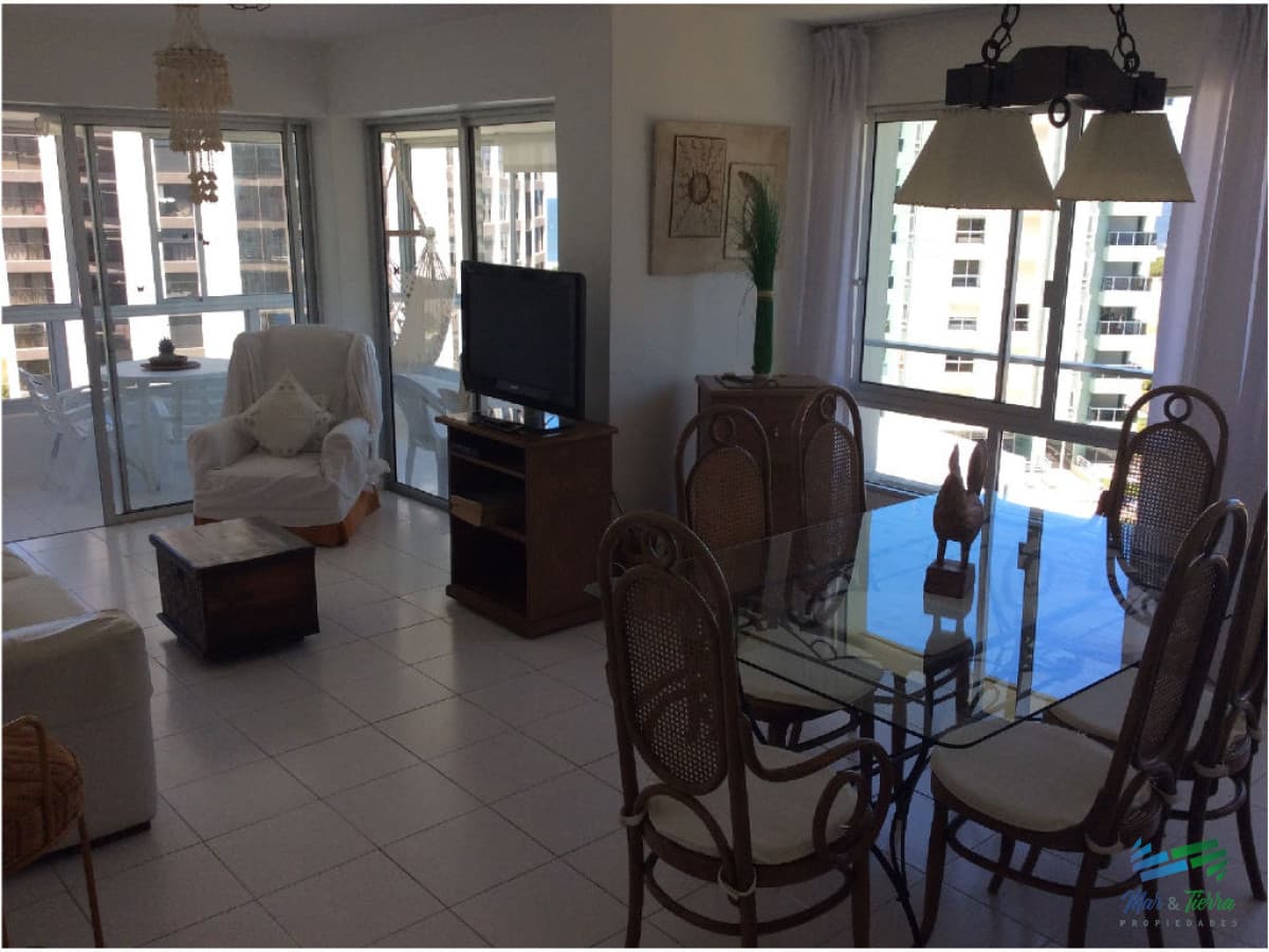 Apartamento en Brava, 2 dormitorios *