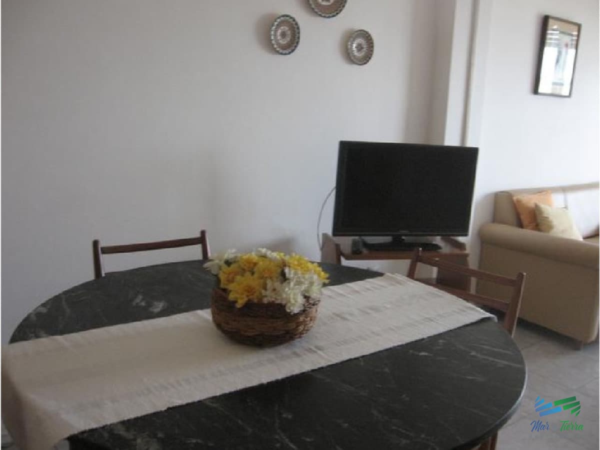 Apartamento en alquiler en Punta del Este, frente a playa mansa.