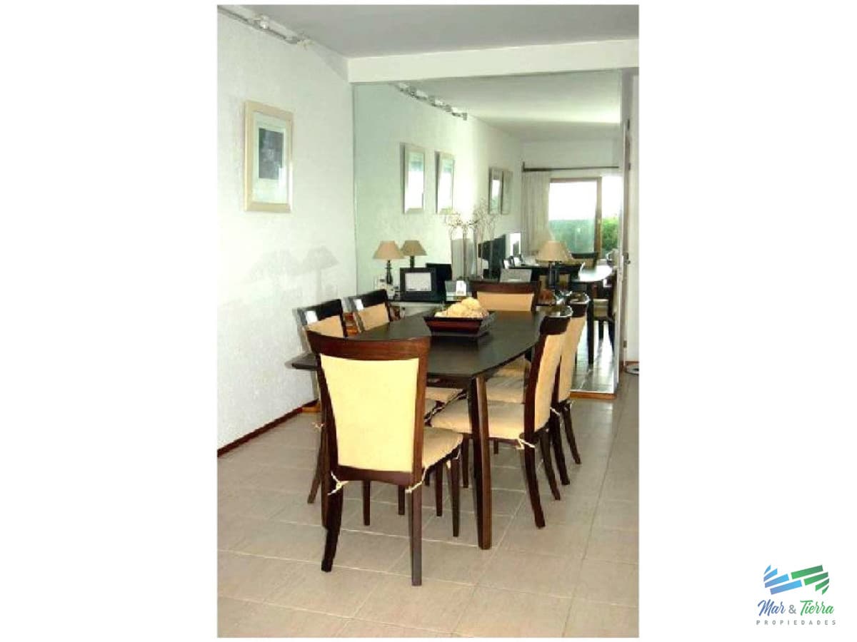 MUY LINDO APARTAMENTO EN UNA DE LAS ZONAS MAS TRANQUILAS DE PUNTA DEL ESTE! PRIMERA LINEA.