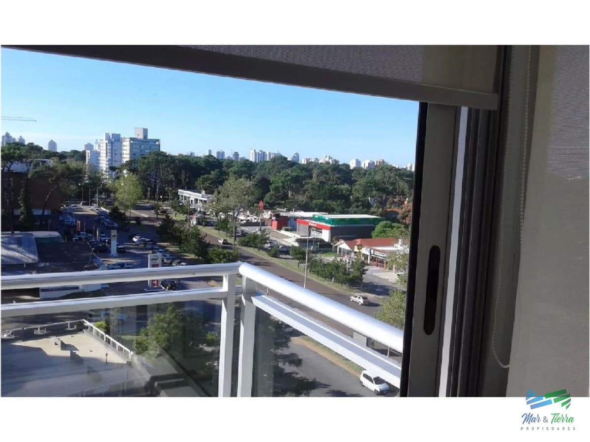 En venta... Apartamento 1 dormitorio en av. Roosevelt, Punta del Este