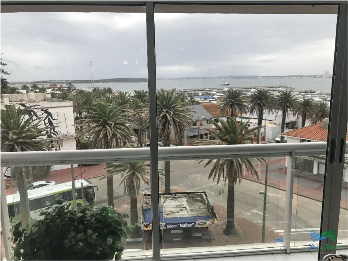 En venta y alquiler.. Apartamento en Península excelentes vistas al mar y Puerto- Punta del Este