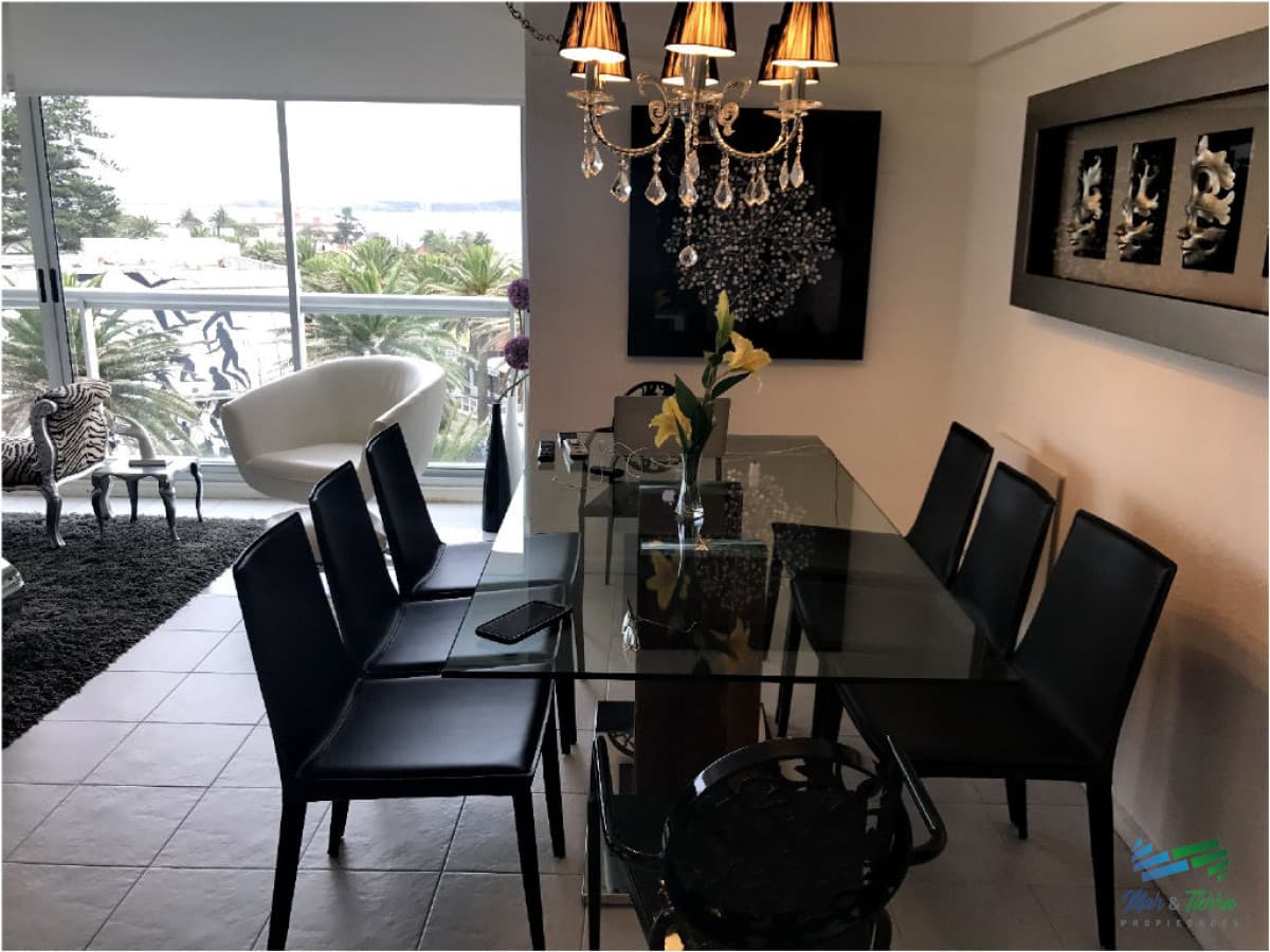 En venta y alquiler.. Apartamento en Península excelentes vistas al mar y Puerto- Punta del Este