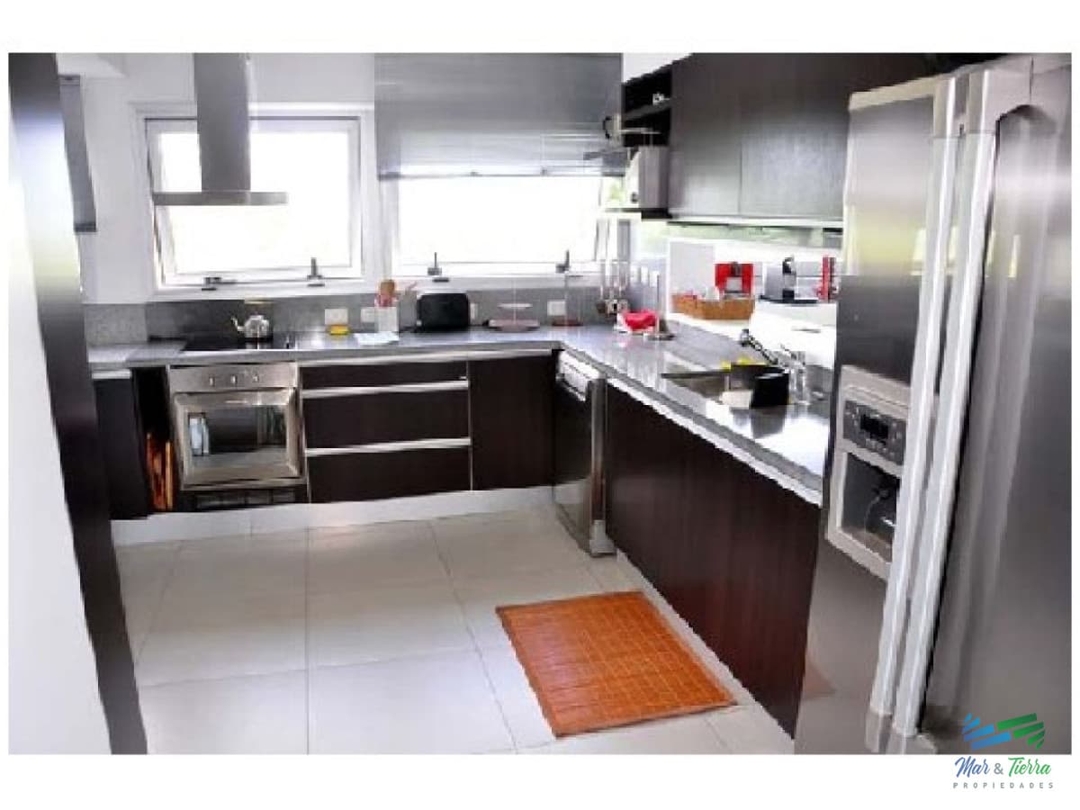 Vendo apartamento 3 dormitorios, primera línea playa brava, Punta del Este