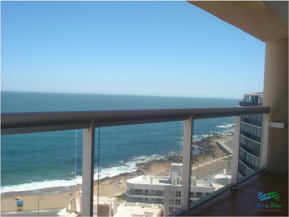 Apartamento en venta en Península, piso alto con vista al mar!!!