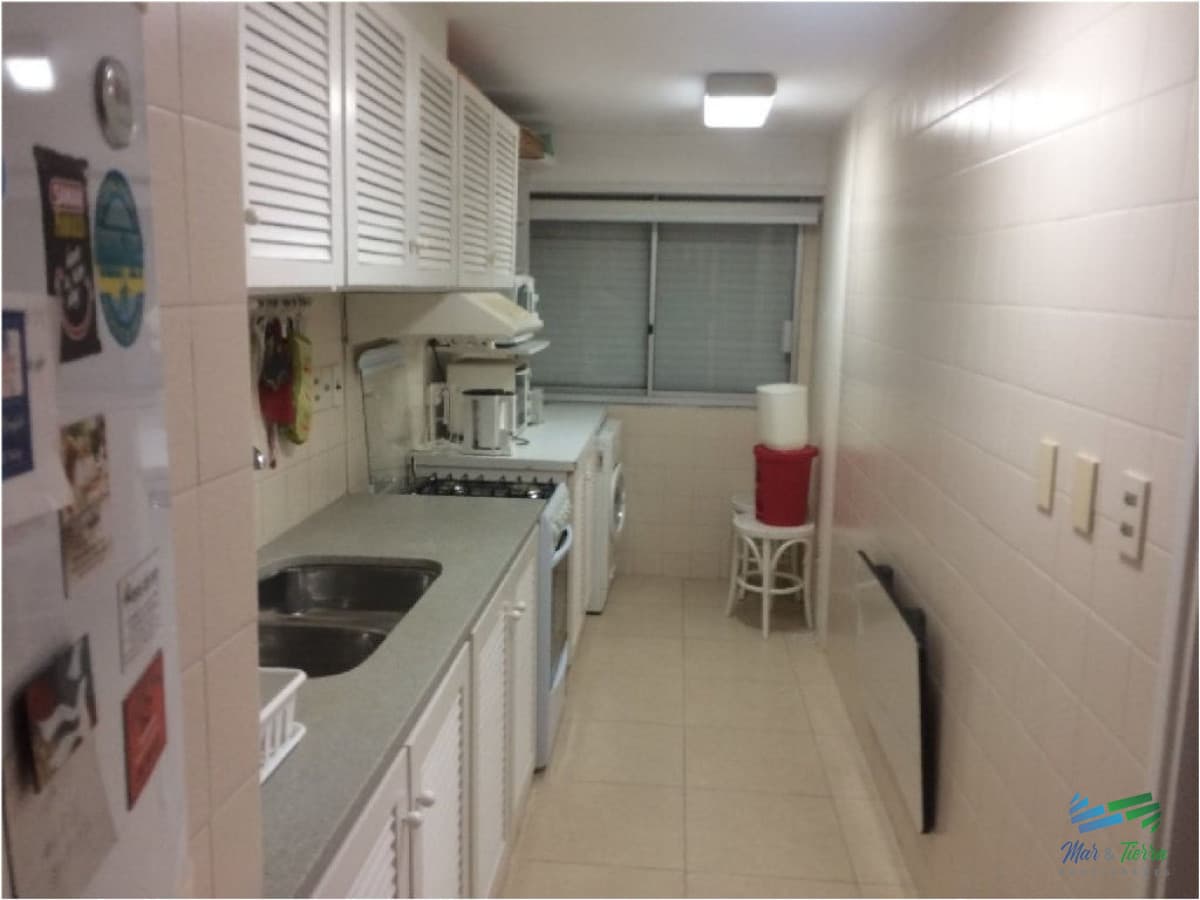 Apartamento en venta, piso alto con vista al mar en Peninsula, Punta del Este