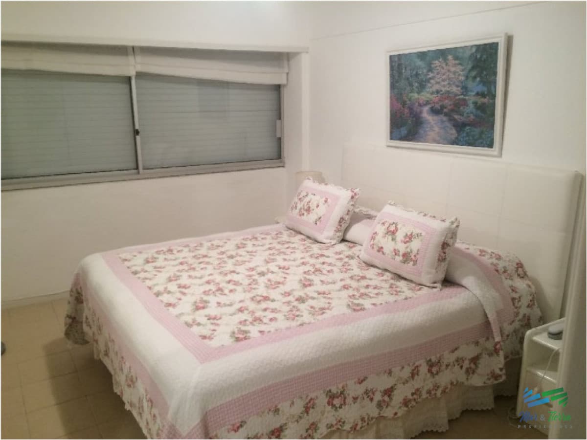 Apartamento en venta, piso alto con vista al mar en Peninsula, Punta del Este